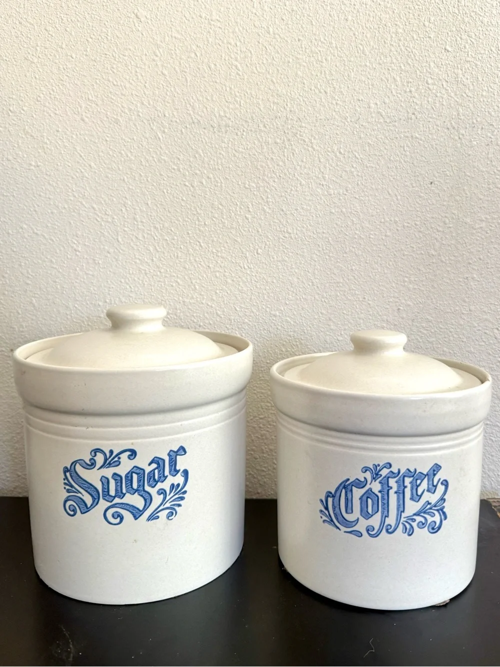 Pfaltzgraff Yorktowne Set Stoneware Sugar Coffee Canisters White Blue USA Made